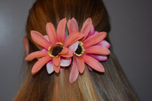 Load image into Gallery viewer, Flowers- Hairclip
